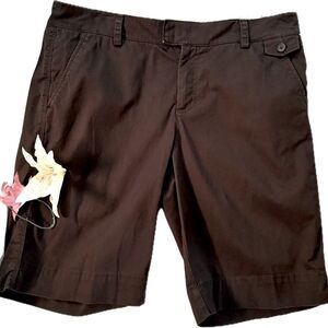 Dockers versatile & comfy Mid-Rise curvy brown shorts!